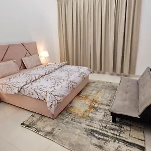 Deluxe Near Airport دبي